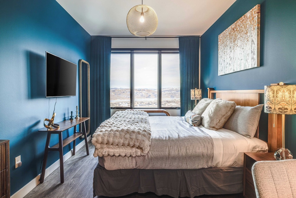 Jordanelle Sunrise Modern Condo, Gondola Access, Year-round Outdoor Fun