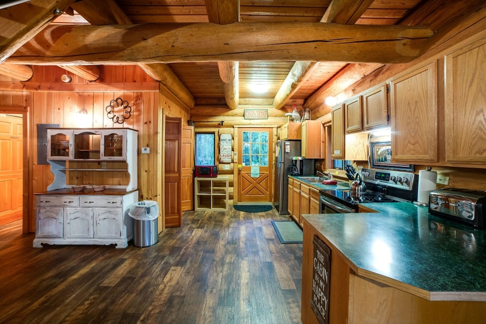 Snowline Cabin 10 - Log Cabin at its Best Free Wi-fi view 3