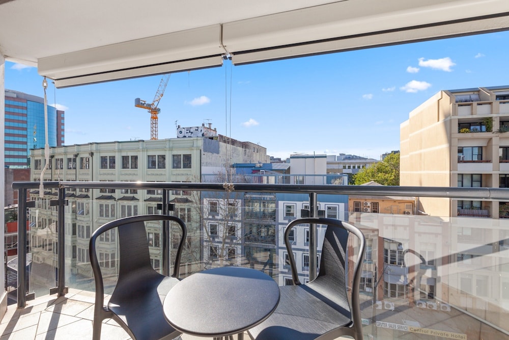 Bright 2-bed Surry Hills Apartment With Balcony