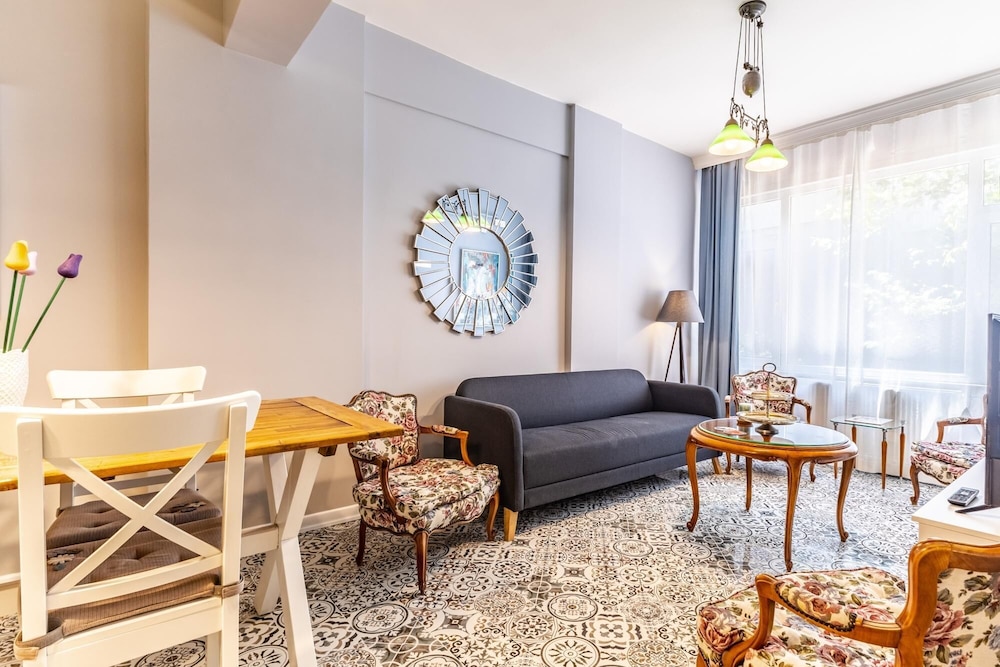 Exquisite and Central Flat in Bar Street Kadikoy