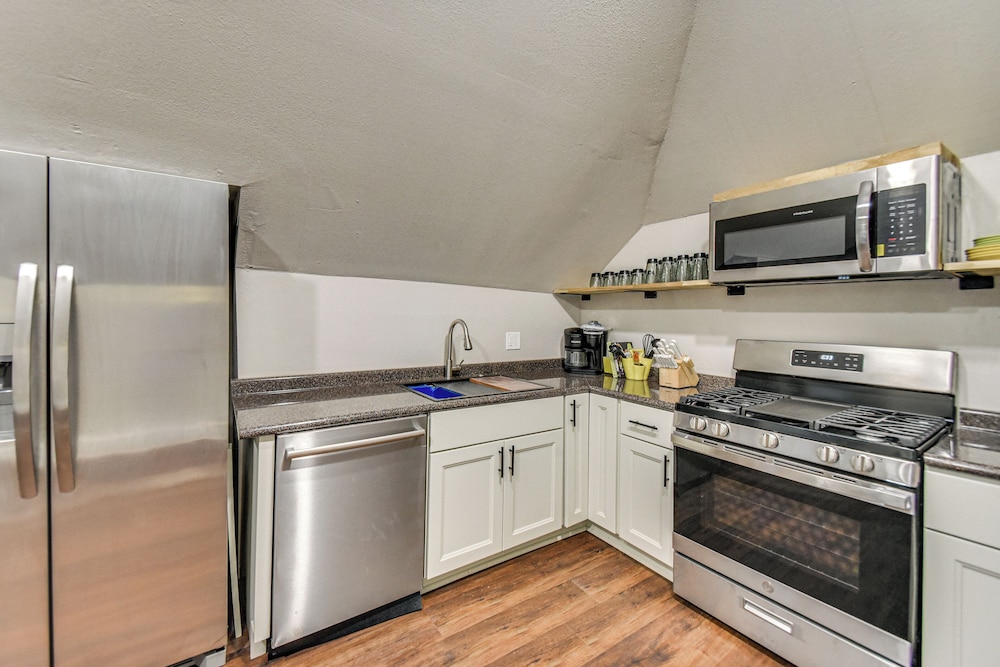 Walk to River & Downtown: Portsmouth Apartment!