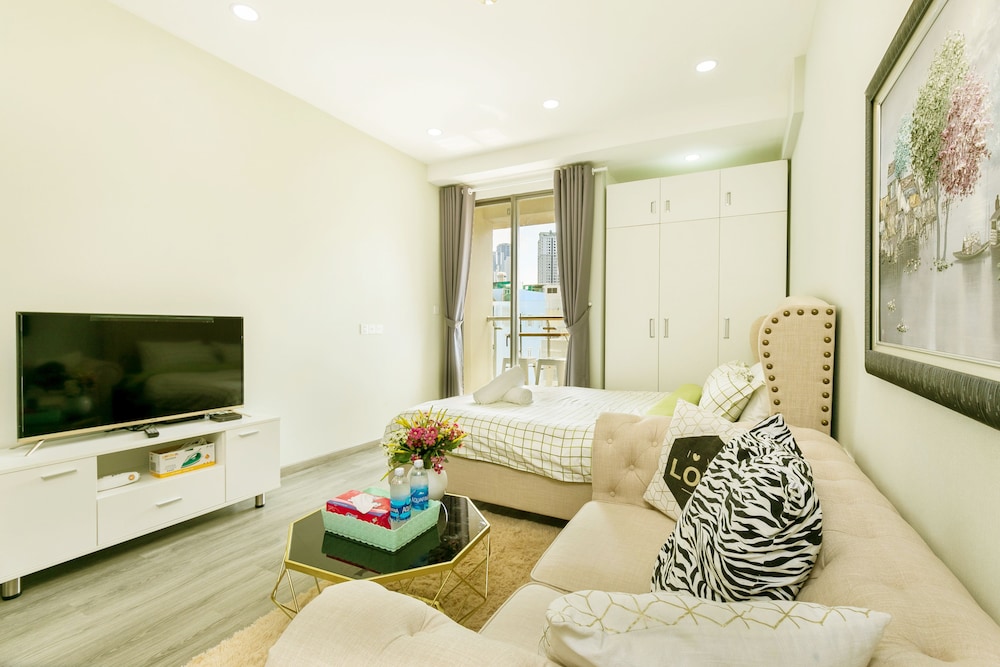 Jennifer House - Millenium Apartment
