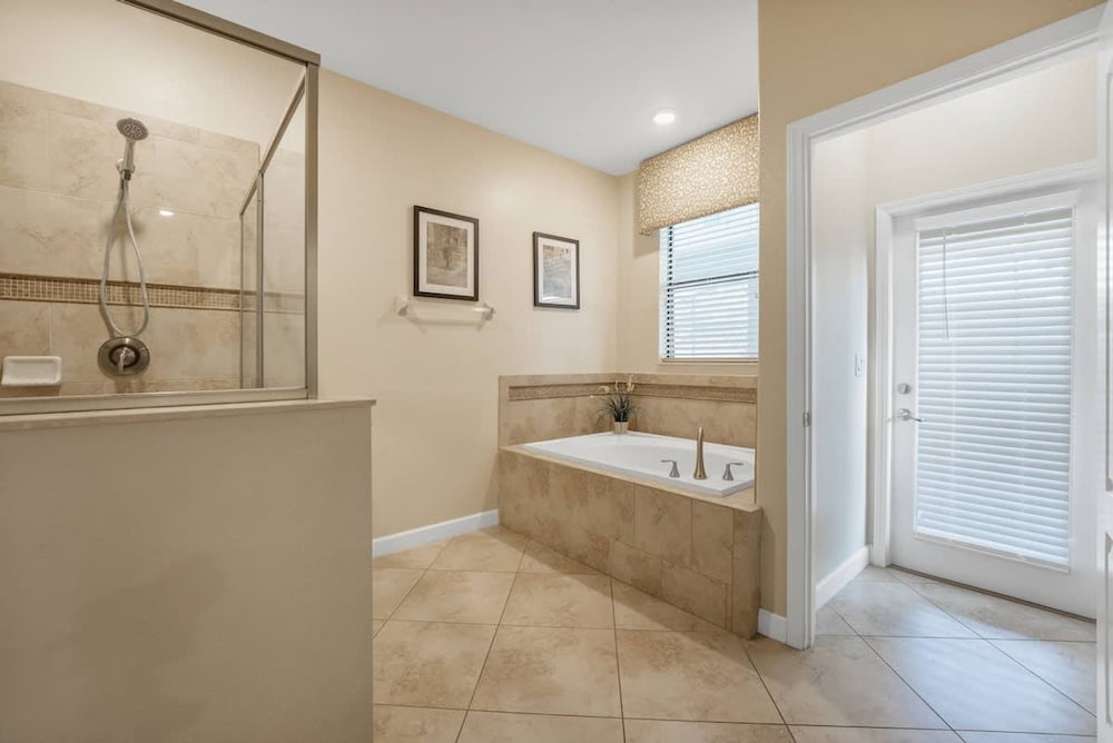 Cozy Comfortable 9BR Retreat in Champions Gate