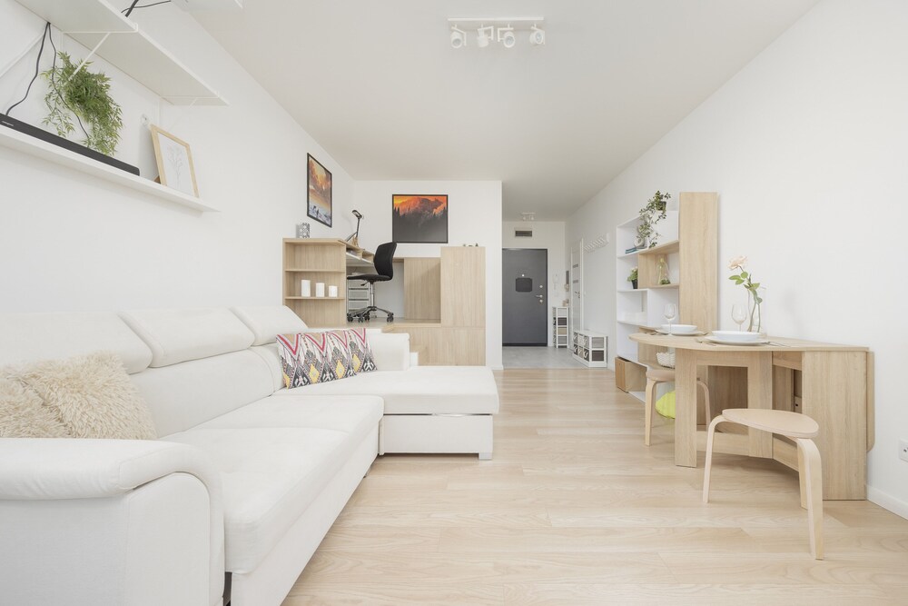 Business Studio Sikorskiego by Renters