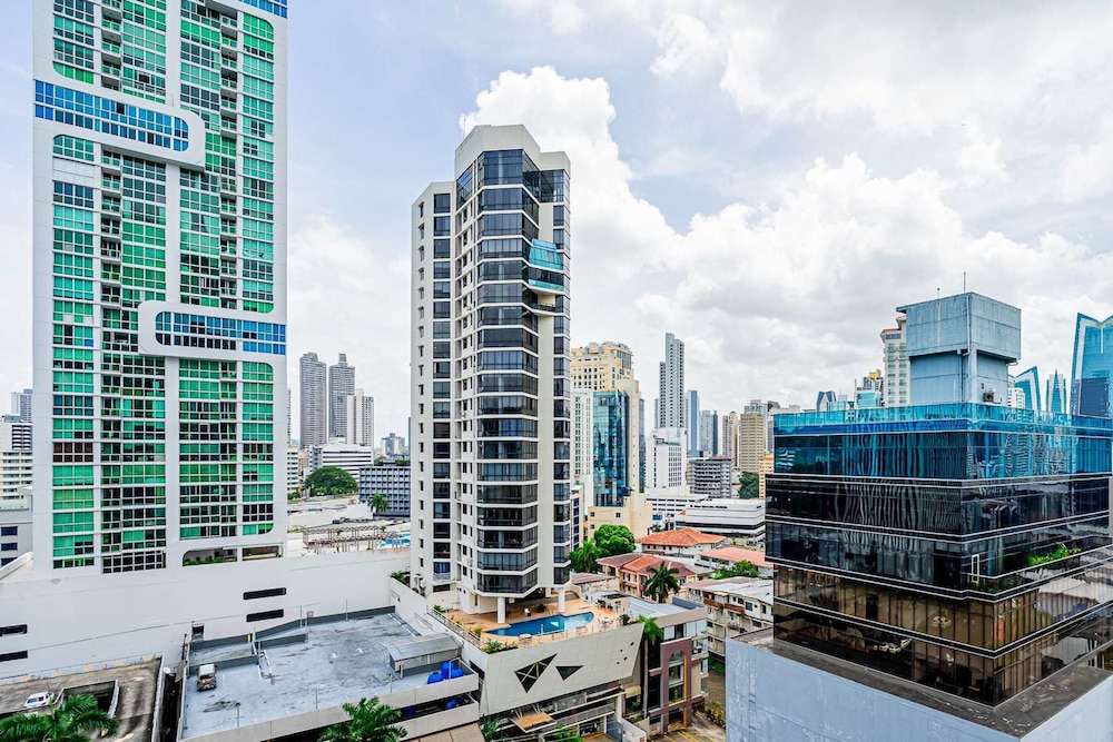 w Sophisticated 1BR w High-rise View in Calle 50