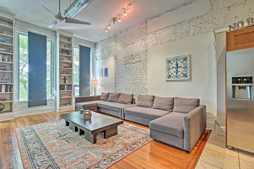 Nulu Art District Loft: Walk to Dtwn Distilleries!