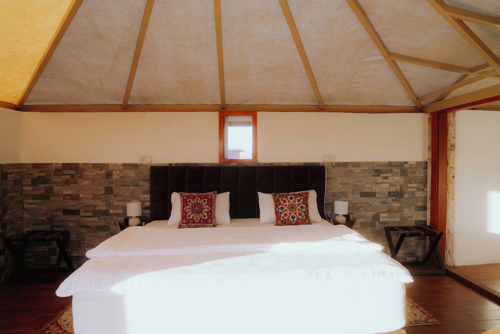 Silent Dunes Camp