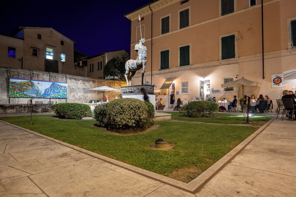 Suite Carla Cozy Apartment in Petrasanta Center