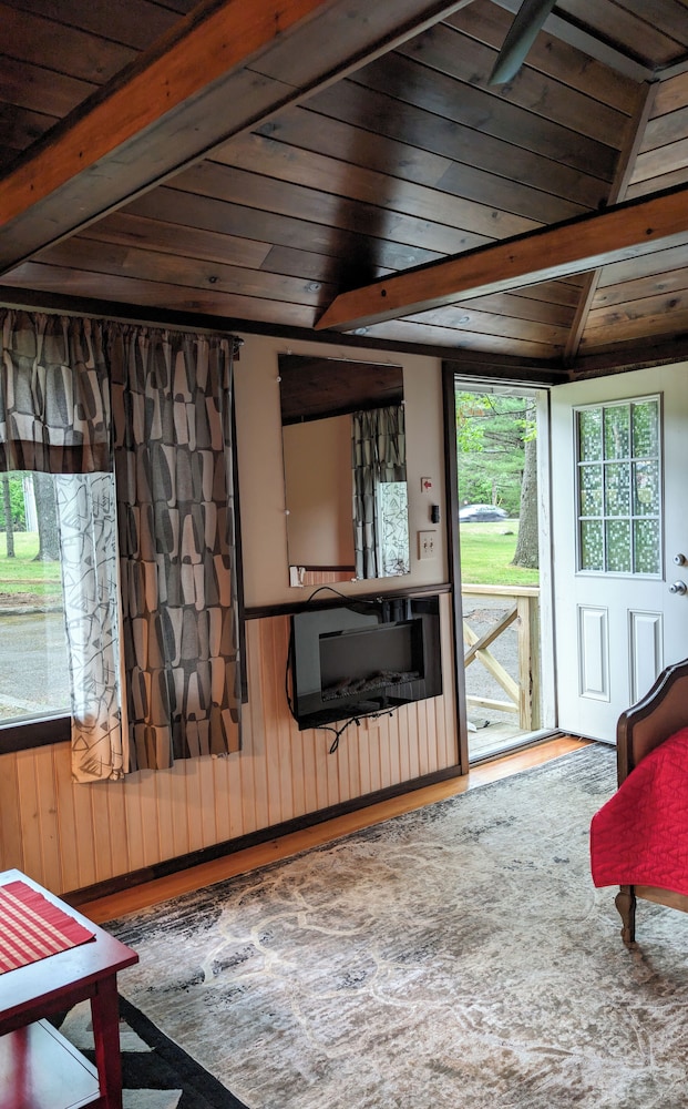 Hinckleys Dreamwood Cottages