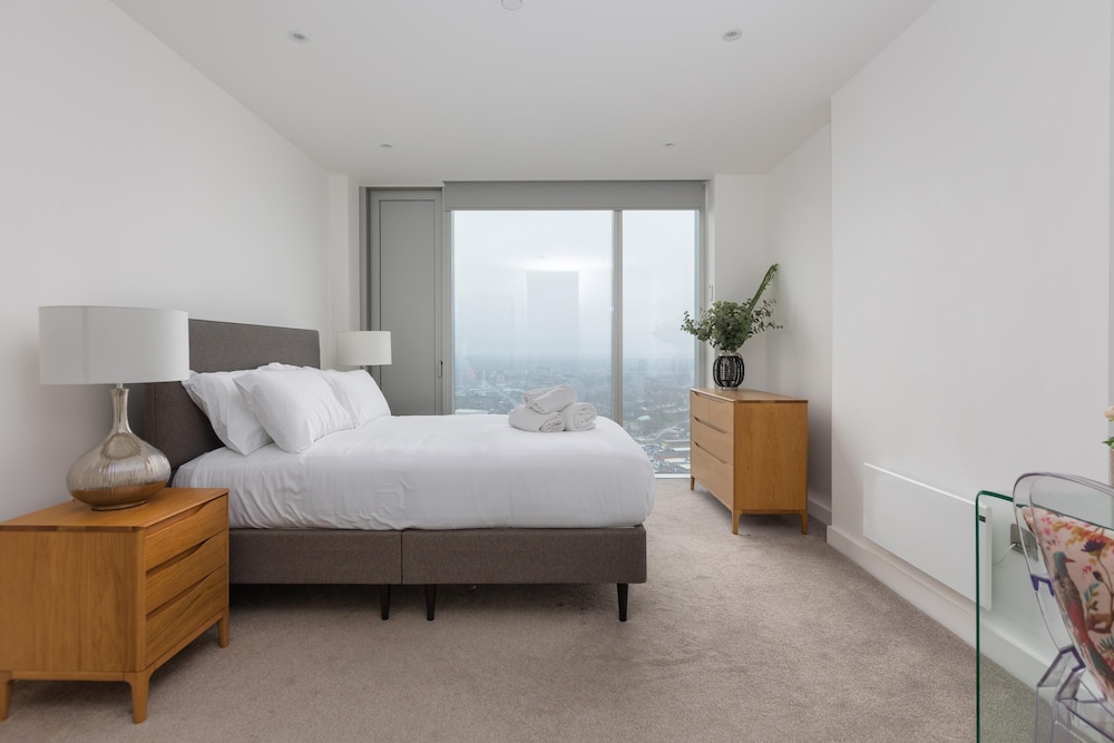 City Flat With Panoramic Views view 3