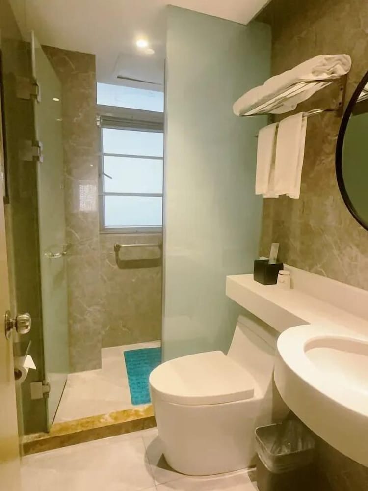 YESTE Hotel (Shenzhen Nanshan Qianhai Daxin subway station)