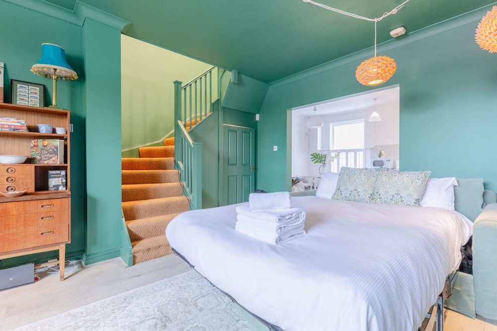 3 Bed House, Sleeps 8 - Near St Pancras
