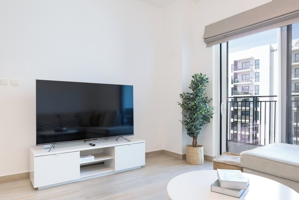 Bloomfields Luxurious 2Br Water Edge