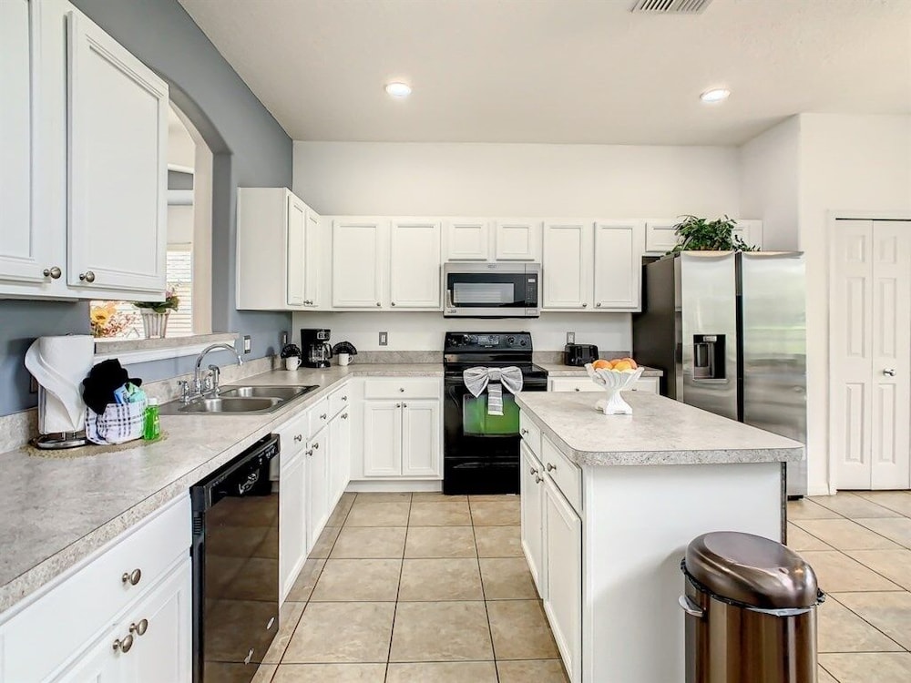 Elegant Emerald Island Getaway Pool, Spa & Games Close To Disney! 7 Bedroom Villa