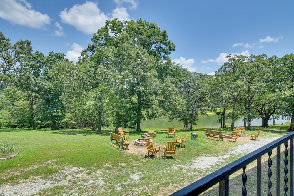 Table Rock Lake Apt w/ Community Dock & Fire Pits! view 5