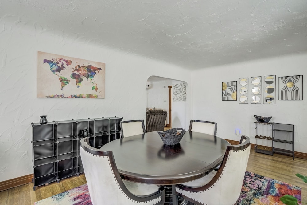 1318 E Pikes Peak