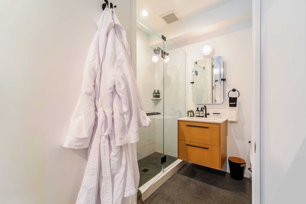 Aspen Hideaway by Avantstay Walk to Aspen, Near Slopes + Pool & Hot Tub Access
