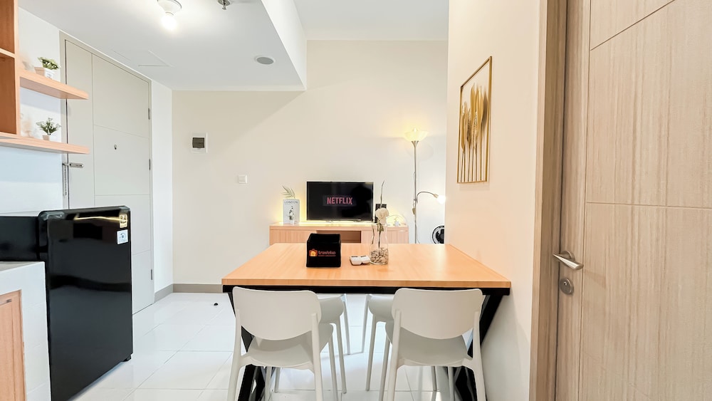 White Toned Style 2Br Tokyo Riverside Pik 2 Apartment