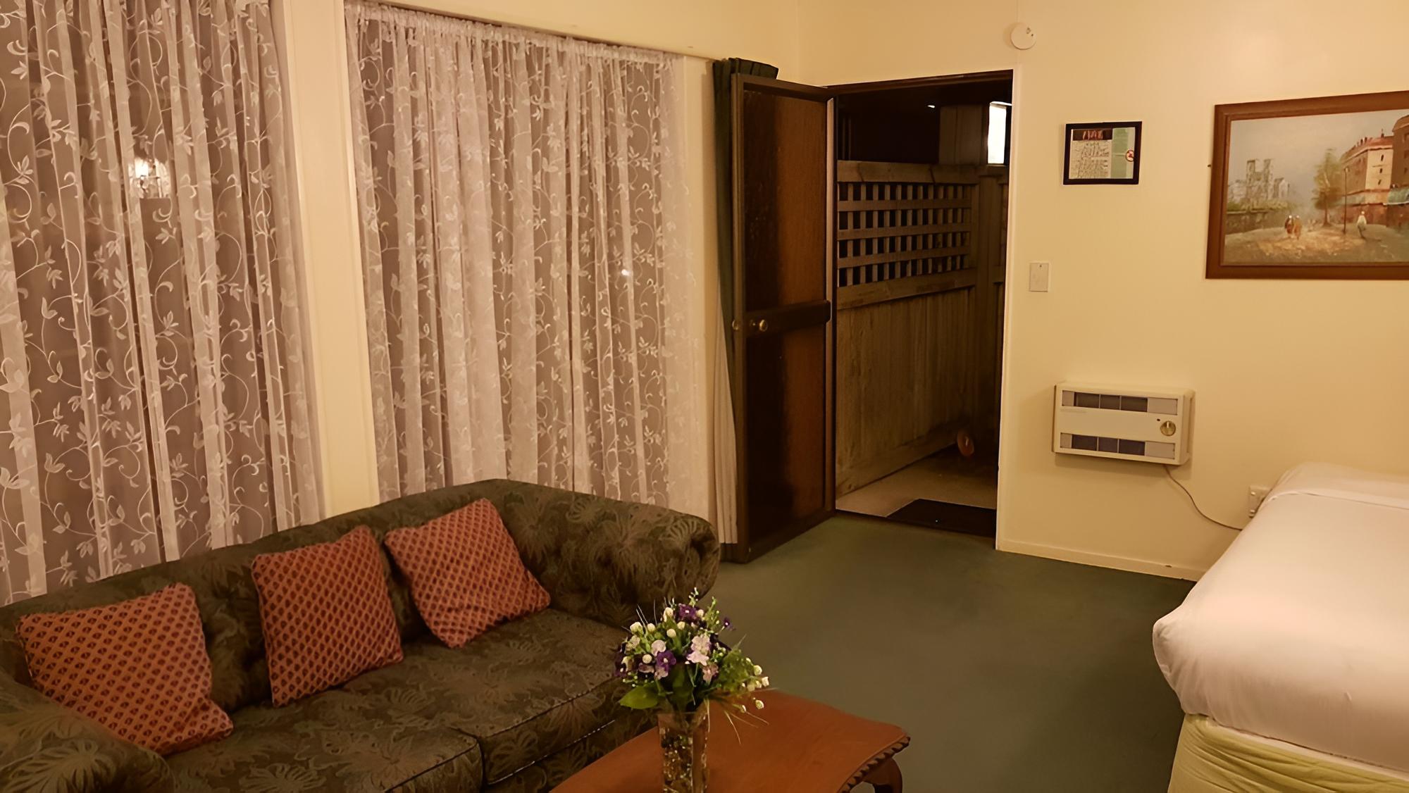 Rainbow Point Motel