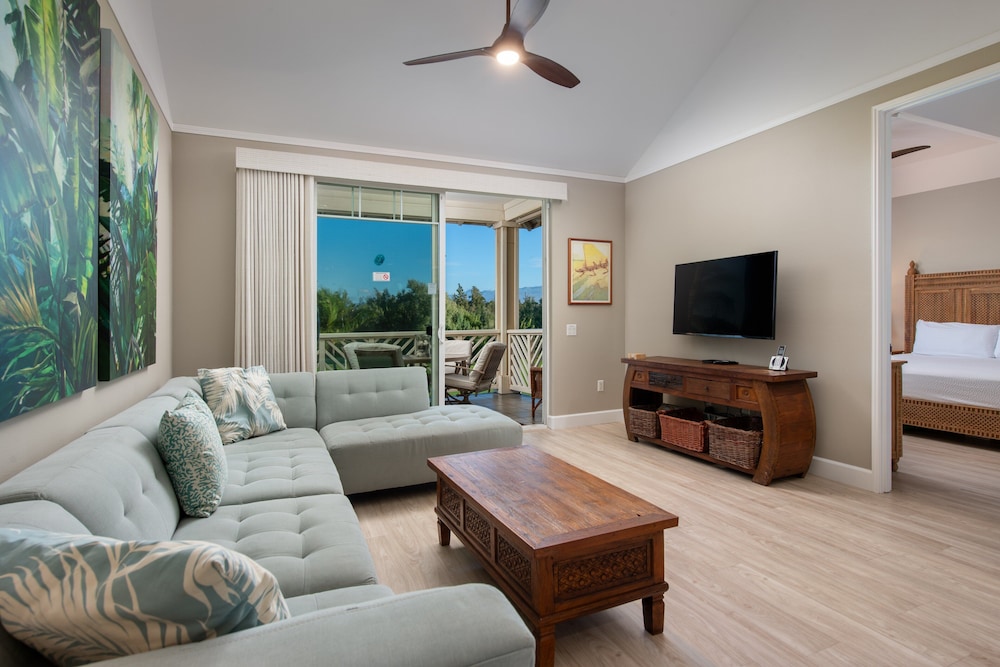 Tropical Top-floor Getaway - Fairway Villas G32 w/ Loft & Views