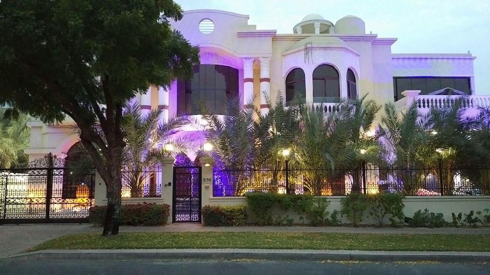 Emirates Hills Lake View Villa