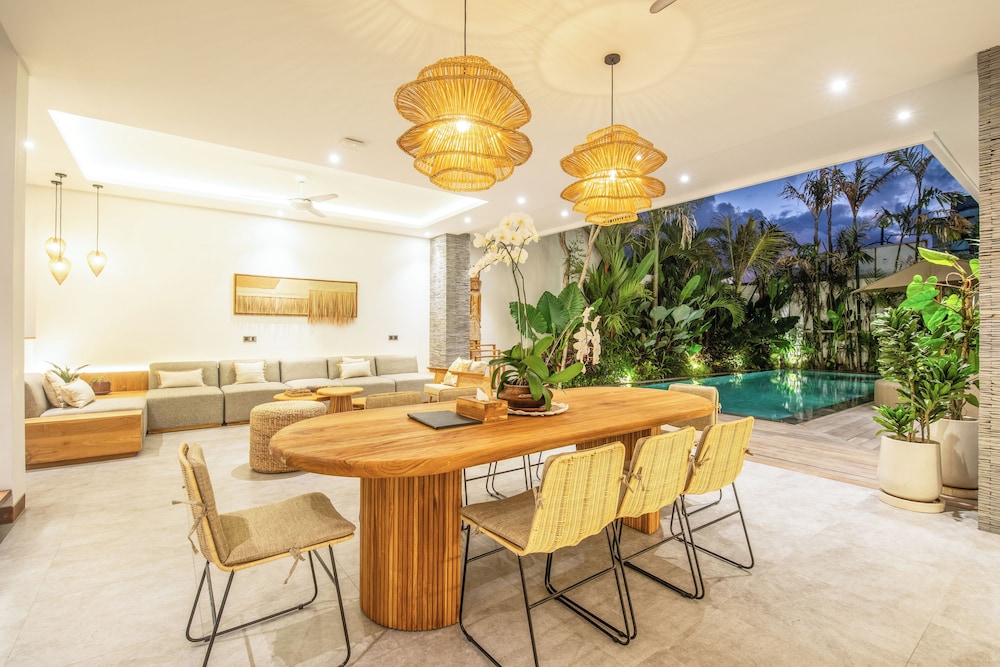Coastal Comfort: Cozy 4BR Villa, 5 Min Walk to Finns Beach