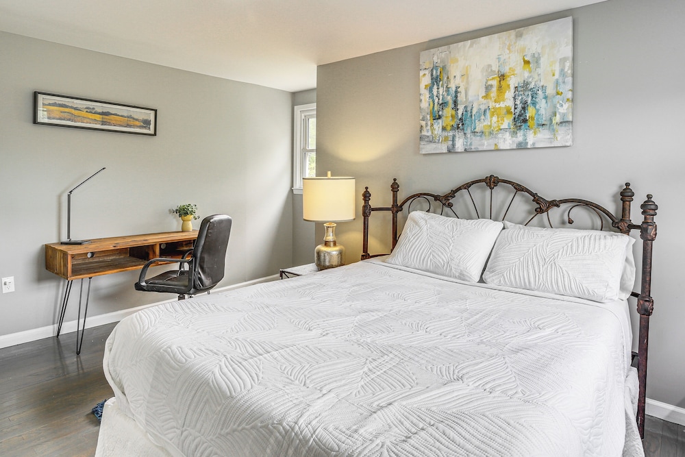3 Mi to Main St: Modern New Paltz Home