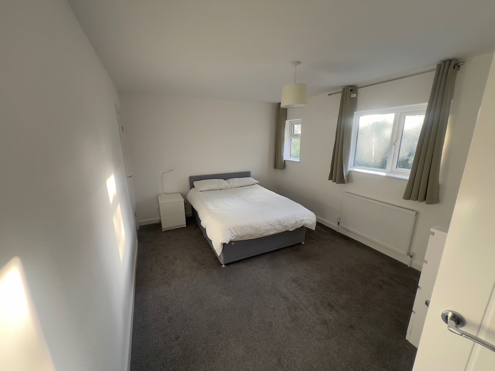 3 Bedroom House Oakwood Retreat in Dunstable