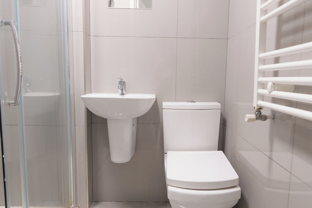 D'luxe 5-bed House - Sleeps 12 & Private Parking