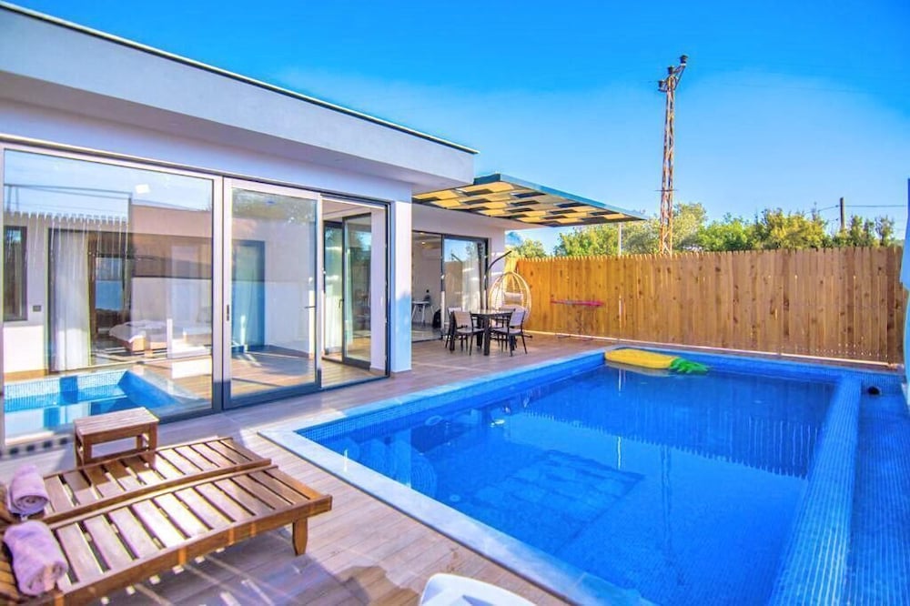 Exclusive Sheltered Villas