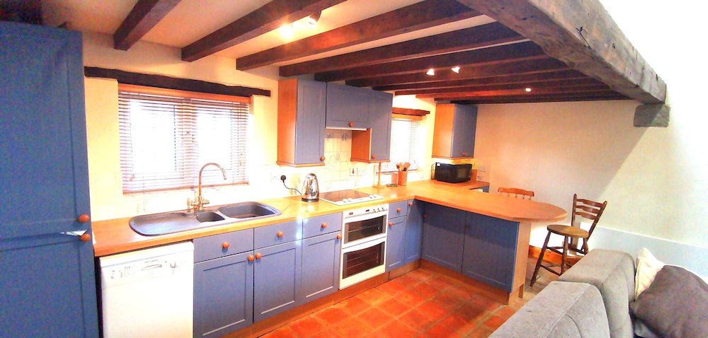 Country School Cottage near Harwood view 5
