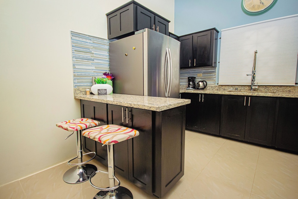 Adorable Beach House In Draxhall view 3