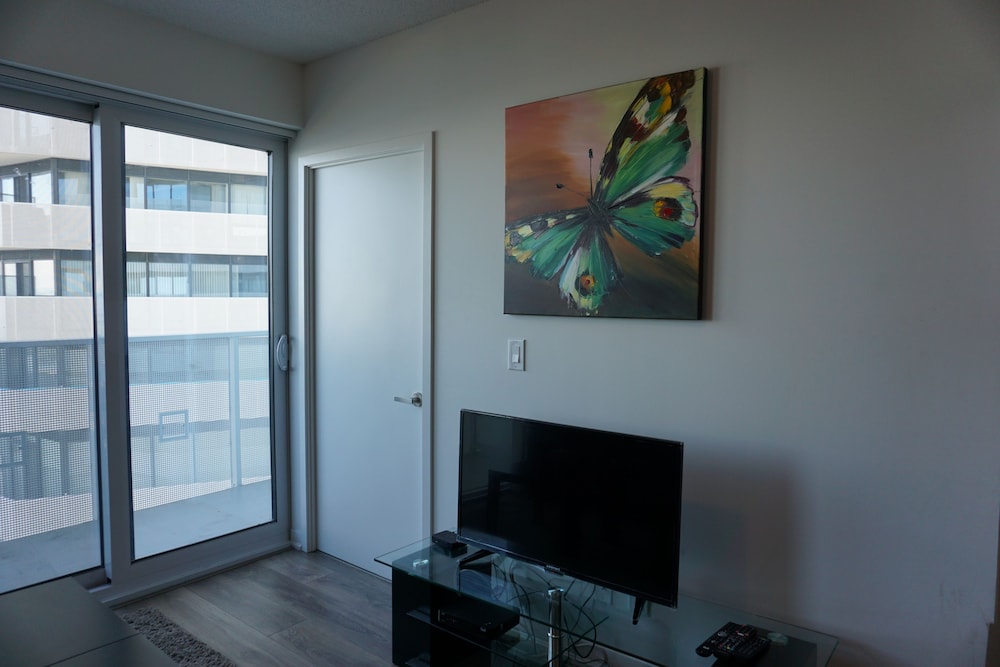 Aaira Suites at 1 York St-2