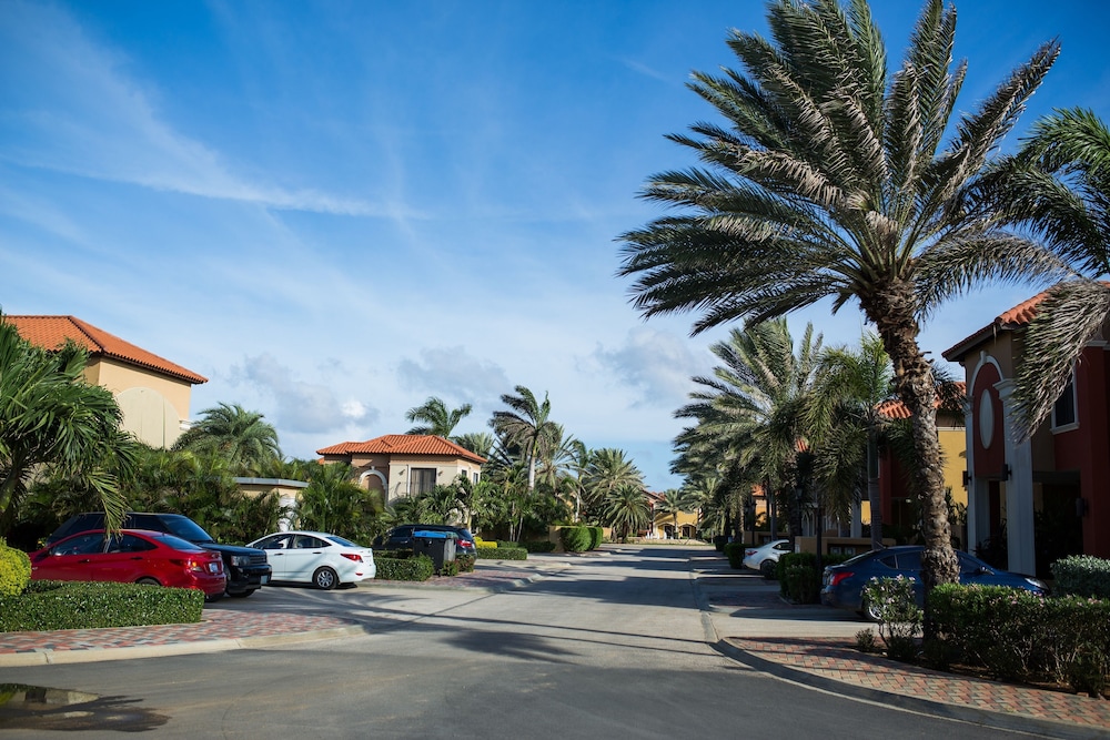 Gold Coast Luxurious and Stylish Condo