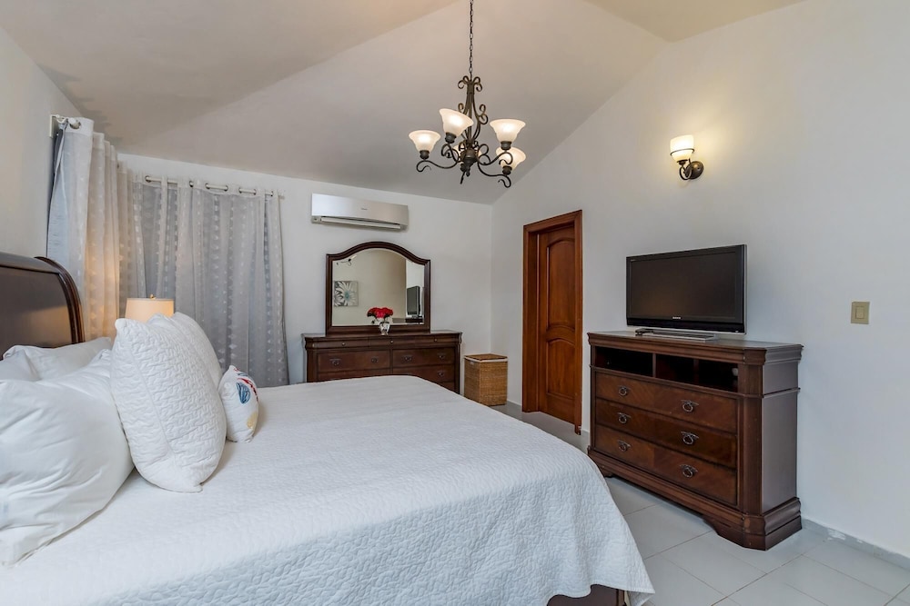 Casa de Campo Villa for Rent in Caribbean Style - With Pool Jacuzzi and Volleyball net view 2