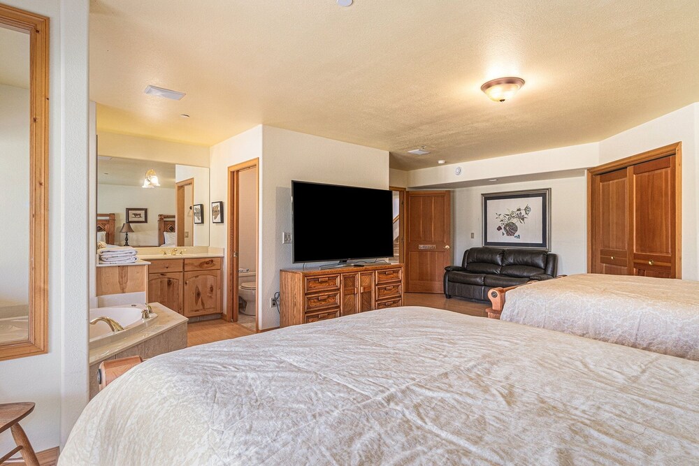 H7 at Hope Mountain -- 6-Bedroom Retreat Home at Allenspark Colorado 6 Home by RedAwning - Property Image 37