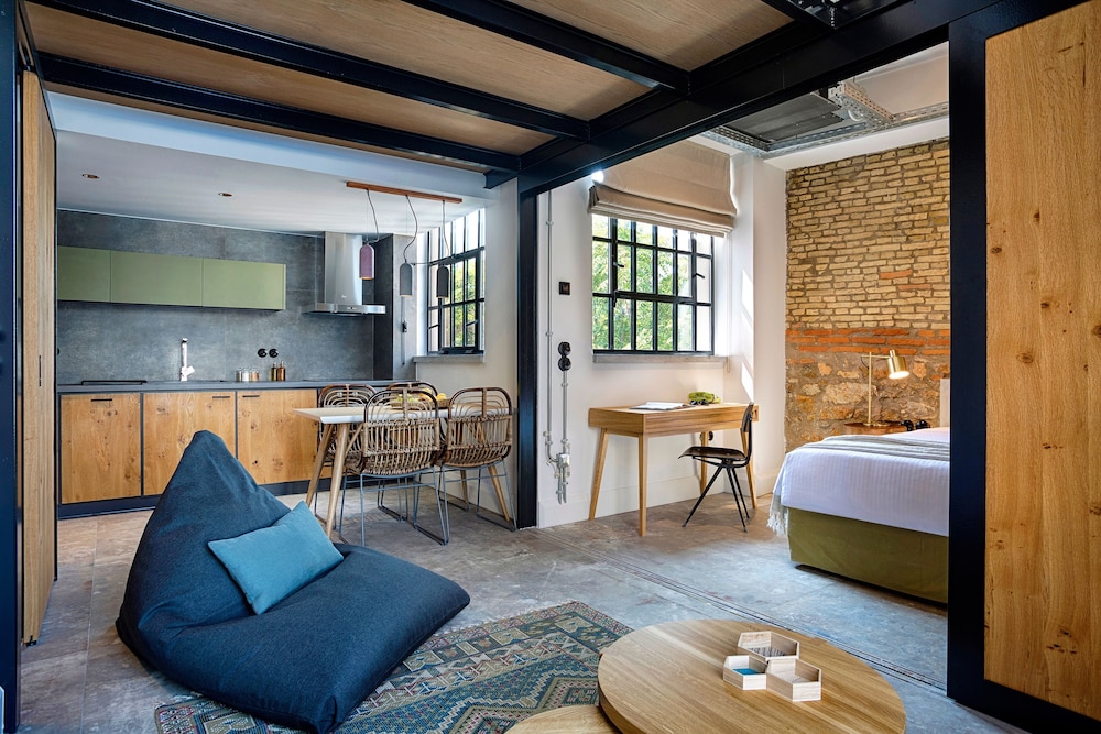 The Foundry Suites