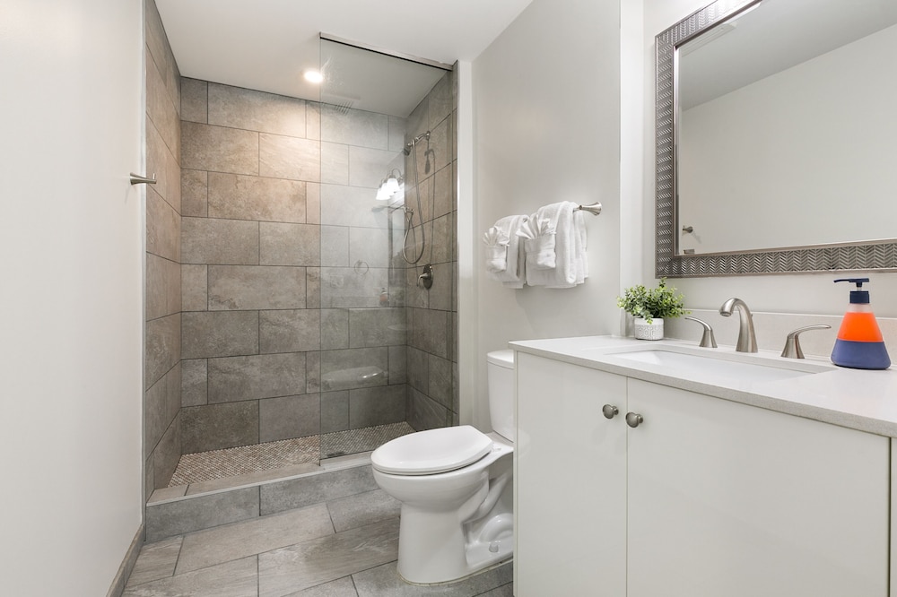 New Orleans Vacations - Modern 4BR Condo in the Heart of NOLA - Property Image 8