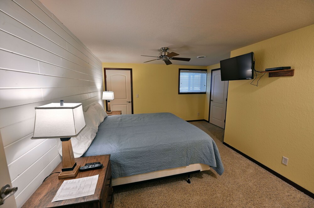 Unit 701 5 Bd 3 Ba 5 Bedroom Condo by RedAwning