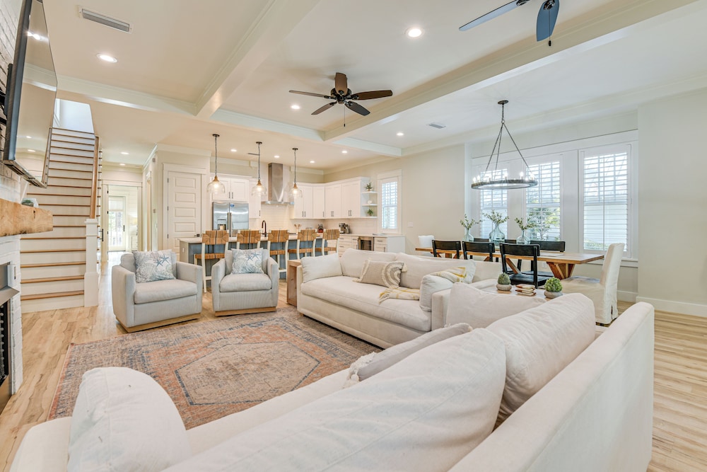 Walk to Gulf: Modern Retreat in Santa Rosa Beach!