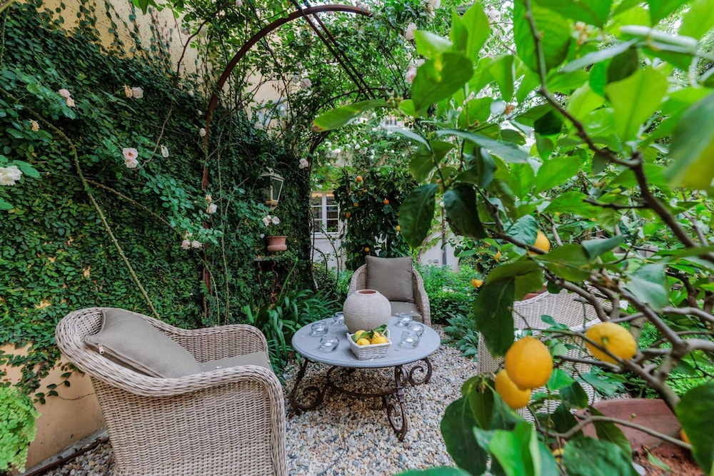 Casa Vanny an Apartment With Private Garden