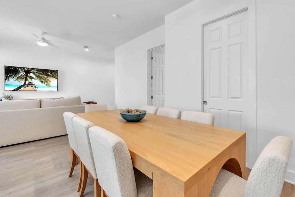 Azul Townhomes A4 - Sunset