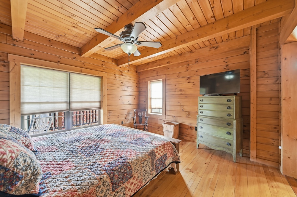 Sprinkle Bottom Lodge 5 Bedroom Cabin