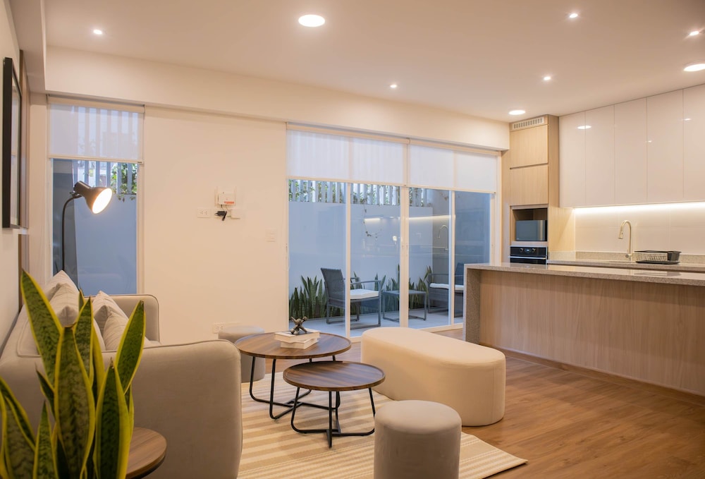 w Chic 2BR w Indoor Terrace in Miraflores
