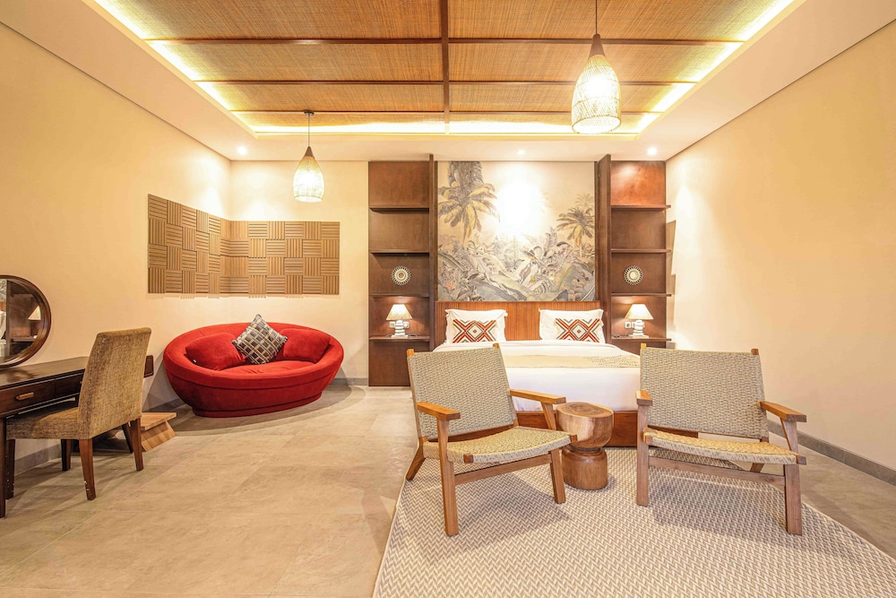 Luxury 5-bedroom Canggu Beach Villa With Scenic Ri