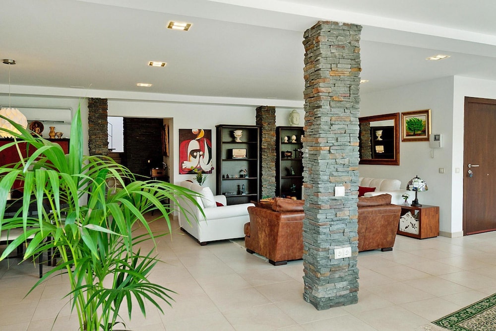 Villa With Pool and Beautiful Architecture
