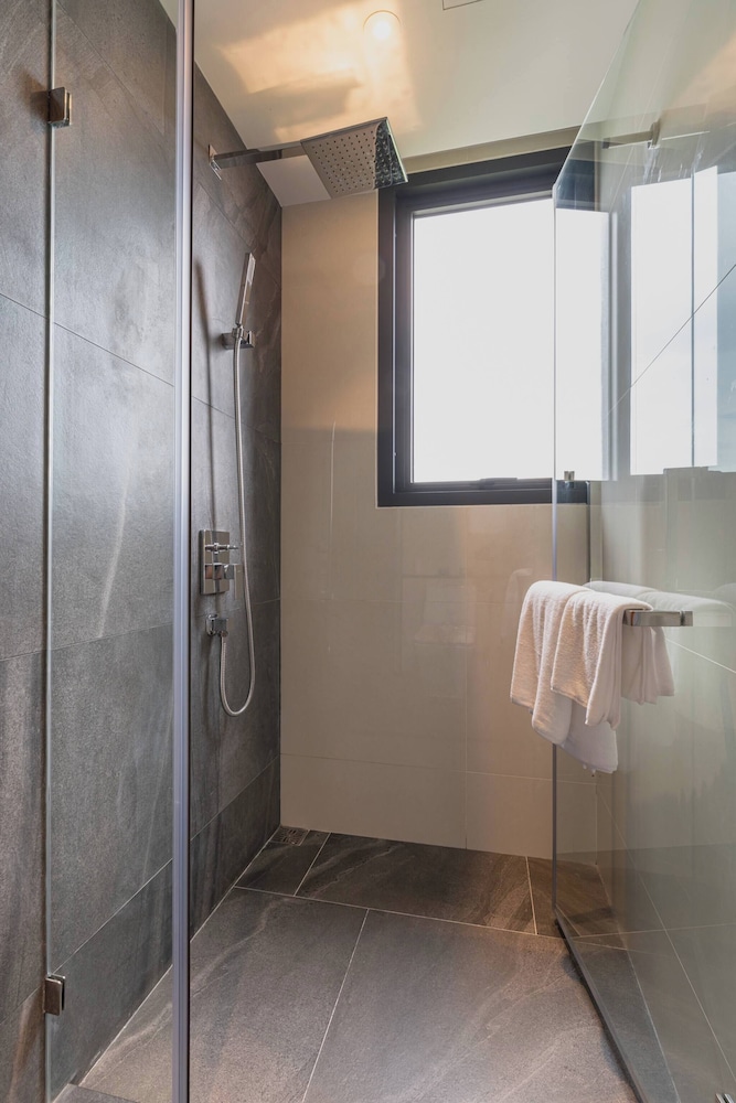 2 Bed Room Sea View High Floor Luxury Accomodation