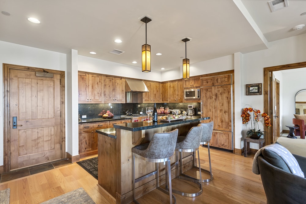 Shooting Star Lodge at Deer Valley Resort - Three Bedroom Deluxe Residence #201 3 Condo