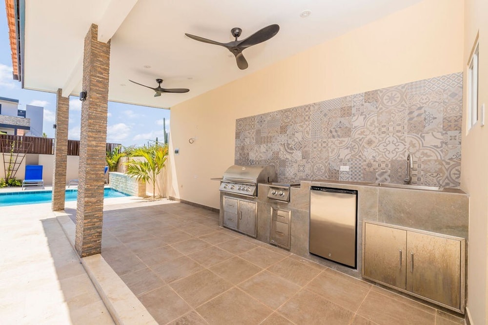 Luxury Noord 3 2 Villa - W Private Saltwater Pool