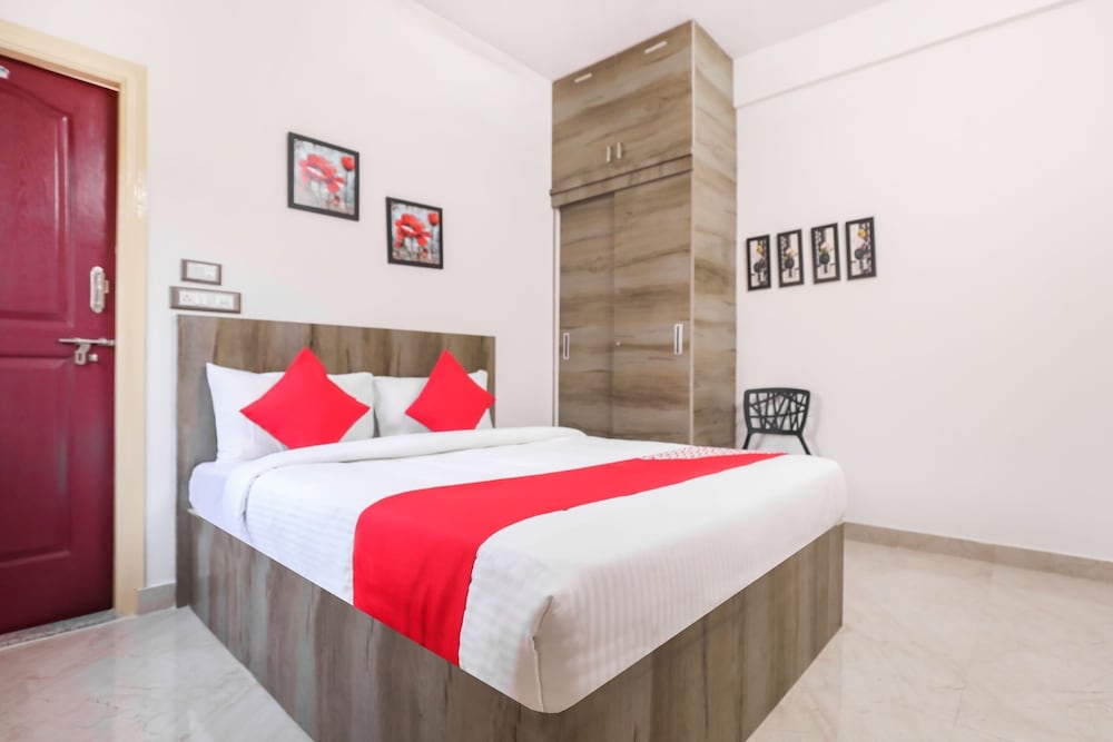 OYO 30678 S K Residency view 5